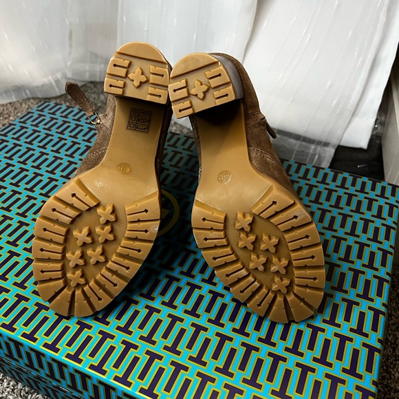 New Tory Burch Leigh Lug Sole Bootie Suede - Picture 5 of 6